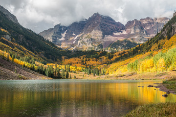 Fototapeta premium Maroon Bells Reflection in Fall