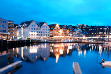 Naklejka premium Tromso night tilted city background