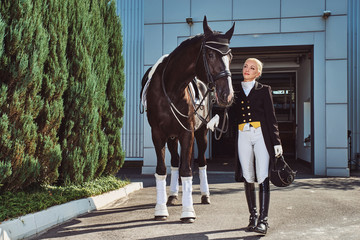 woman jockey with his horse