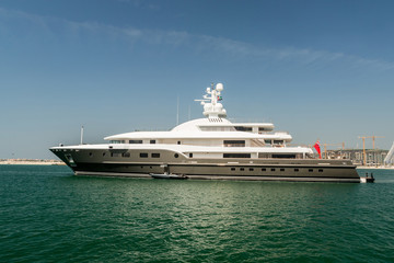 Fototapeta na wymiar Luxury yacht in of Dubai, Unidet Arab Emirates.