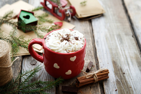 Hot chocolate  and Christmas vibes 
