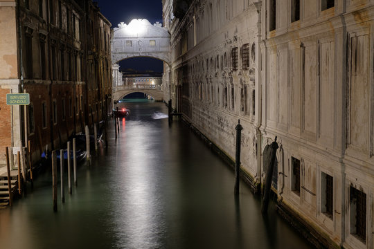 Seufzen Bilder Durchsuchen 376 Archivfotos Vektorgrafiken Und Videos 