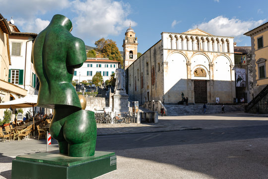 Italien, Toscana, Pietrasanta, Versilia, St&auml;dtereisen, Stadtansichten, Kunst, Kultur, Austellungen, Bildhauer, Kirche, Dom