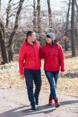 Obraz premium Lovers strolling in the Park