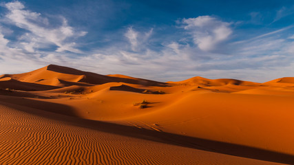 Fototapeta na wymiar Abendstimmung über den Dünen der Sahara bei Merzouga (Erg Chebbi); Marokko