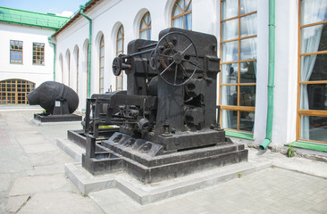 Fototapeta na wymiar Exhibition of old machines