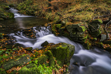 Fototapeta na wymiar View of autumn waterfalls