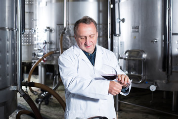 Wine maker controls quality of wine