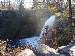 Obraz premium bottom of Minnehaha falls in Minnesota