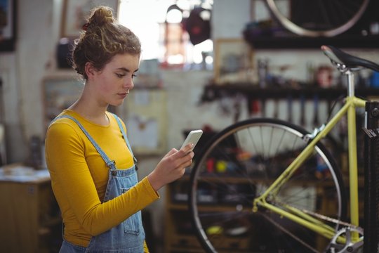 Mechanic using mobile phone