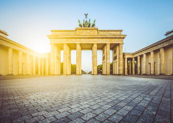 Obraz premium Brandenburg Gate at sunrise, Berlin, Germany