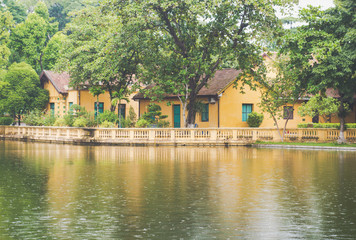 Obraz premium Yellow House.