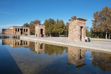 Fototapeta na wymiar Tourist visiting Famous Landmark Debod, egyptian temple in Madrid, Spain.