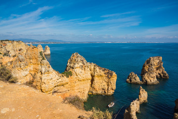 Portugal, Lagos 海岸の絶景 / Portugal 最南端地方の町Lagos　の海岸より見る大西洋とAlbufeiraに続く海岸線を見る。