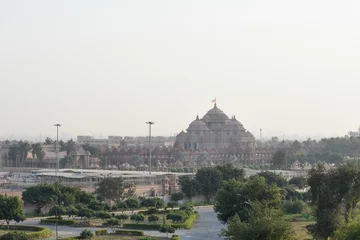 Foto op Plexiglas Akshardham or Swaminarayan Akshardham complex is a Hindu mandir, and a spiritual-cultural campus in New Delhi, India © mizzick