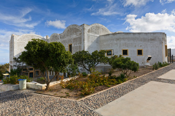 Fototapeta na wymiar Building of the Museum of Prehistoric Thera in Fira, Santorini.