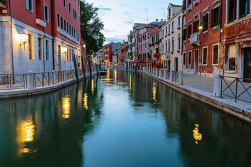 Fototapeta na wymiar Canal in Venice at night.
