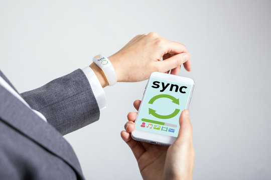 data sync between smart phone and smart watch