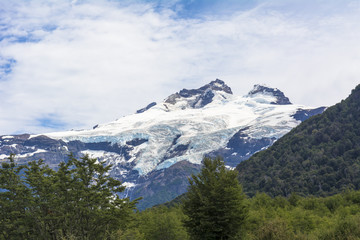 アンデス山脈のトロナドール山