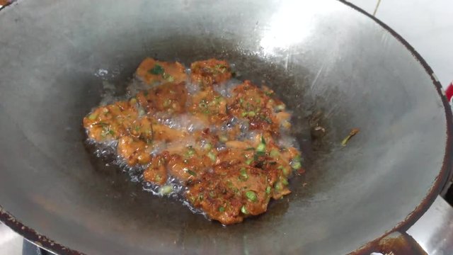 Fried shrimp in hot Tucker