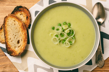 Vegetarian cream soup with leek, potatoes and green pea.