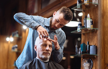 Barber cutting forehead hair with special knife