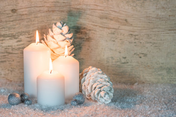 Obraz na płótnie Canvas Weihnachten Kerzen Flammen Weiß
