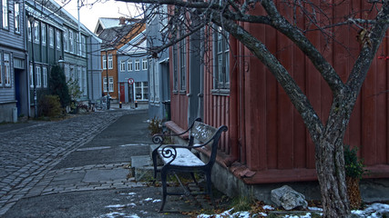 Blick in das Altstadtviertel Bakklandet in Trondheim, Norwegen.