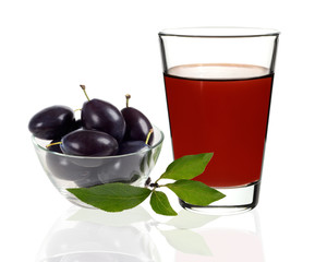 plum juice in a glass with plums