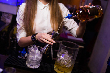 alcoholic cocktail is pours