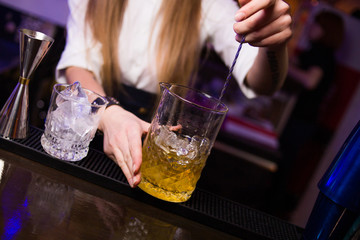 alcoholic cocktail is pours