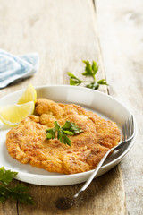 Chicken schnitzel with lemon
