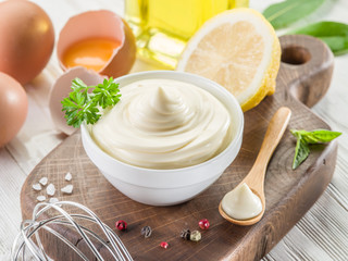 Natural mayonnaise ingredients and the sauce itself.