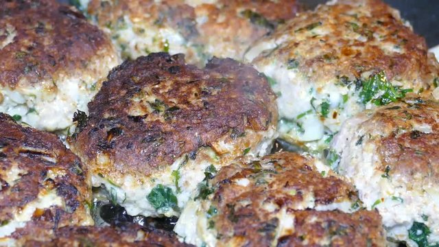 Frikadellen braten