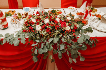 wedding banquet flower decoration in bright red color