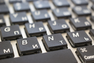 Черные клавиши алюминиевой переносной клавиатуры