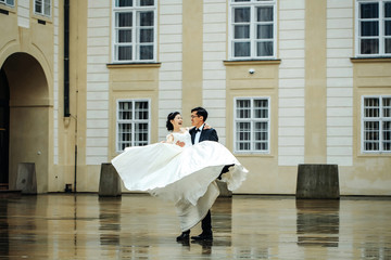 Chinese groom and bride dance