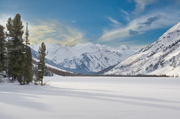 Fototapeta na wymiar Beautiful winter landscape, Altai mountains, Siberia, Russia.