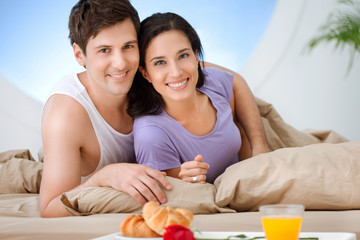 Obraz na płótnie Canvas Cute Couple Having Breakfast in Bed