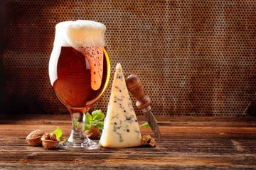 Foto op Canvas Blue cheese appetizer and beer on brown vintage background © wideonet