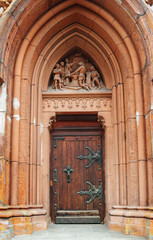 Fototapeta na wymiar wooden doors with metal hinges and a beautiful arch