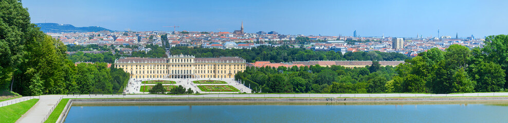 Fototapeta na wymiar The palace and park ensemble of architectural Schönbrunn, Vienna, Austria