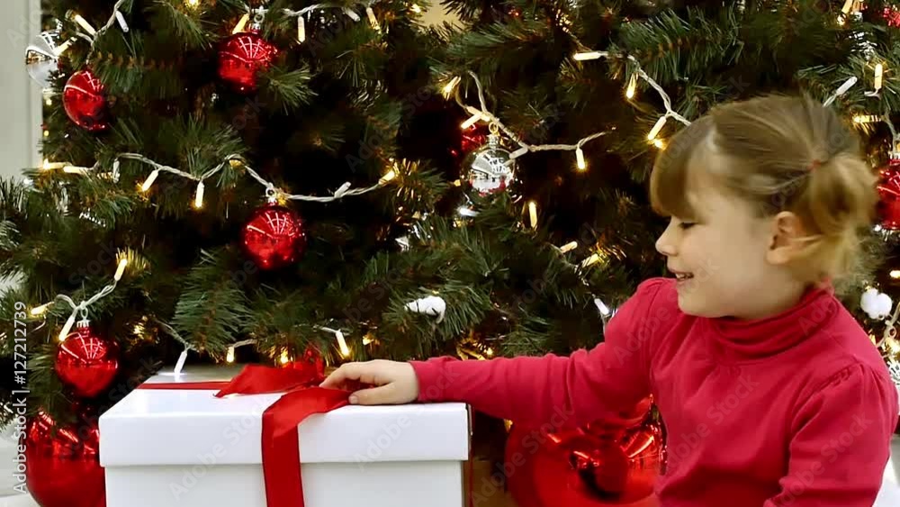 Canvas Prints enfant devant le sapin