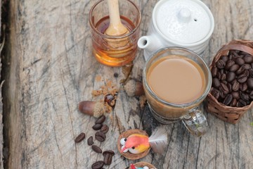 Fototapeta na wymiar Coffee with milk and honey is delicious.