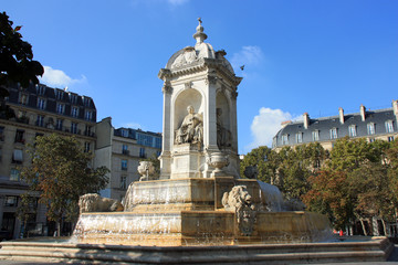 Fototapeta na wymiar Fontaine place Saint-Sulpice à Paris, France
