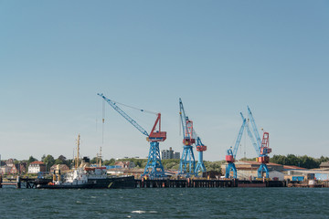 Werft an der kieler F&ouml;rde mit Kran