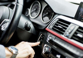 Naklejka premium Man in the car