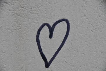 An Hauswand gespraytes Herz