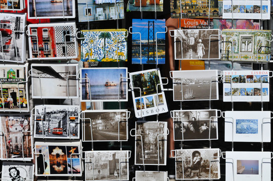 Postkarten an Kiosk in Lissabon