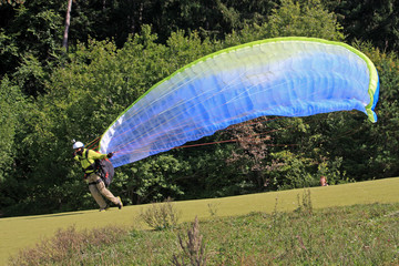 Paraglider forward launching